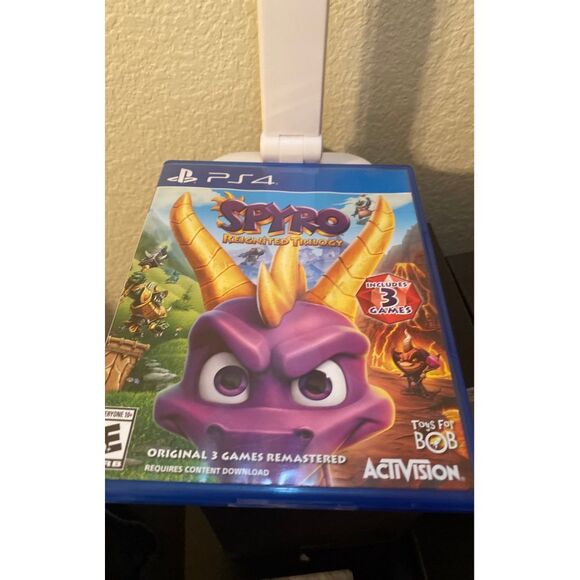 Spyro Reignited Trilogy on‎ Playstation 4 - Picture 1 of 3